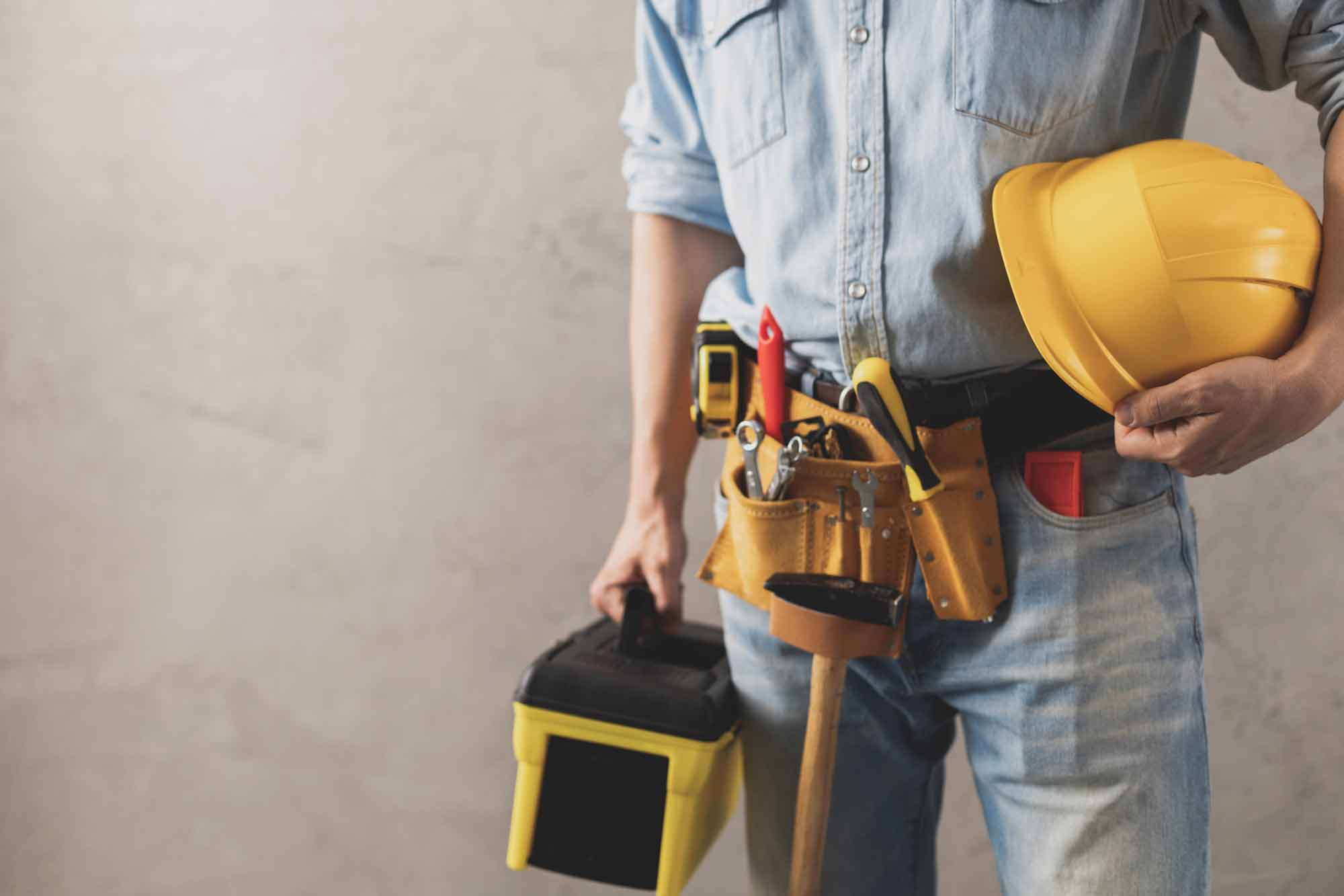 worker with a hilmet